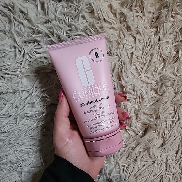 Clinique Cleanser All About Clean Rinse Off Foaming Cleaner New 5 fl oz / 150mL - Picture 2 of 7